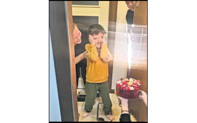 Zihinsel engelli öğrencilere eğitim veren öğretmen Zeynep Bulut, ‘Sevgi Varsa Engel Yok’ hareketi başlattı. 150 bin gönüllüye ulaşınca dernekleştiren Zeynep öğretmen, hiç yaş günü kutlamayan engelli çocukları tek tek bulup doğum günü düzenliyor